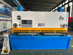 Hydraulic guillotine shearing machine